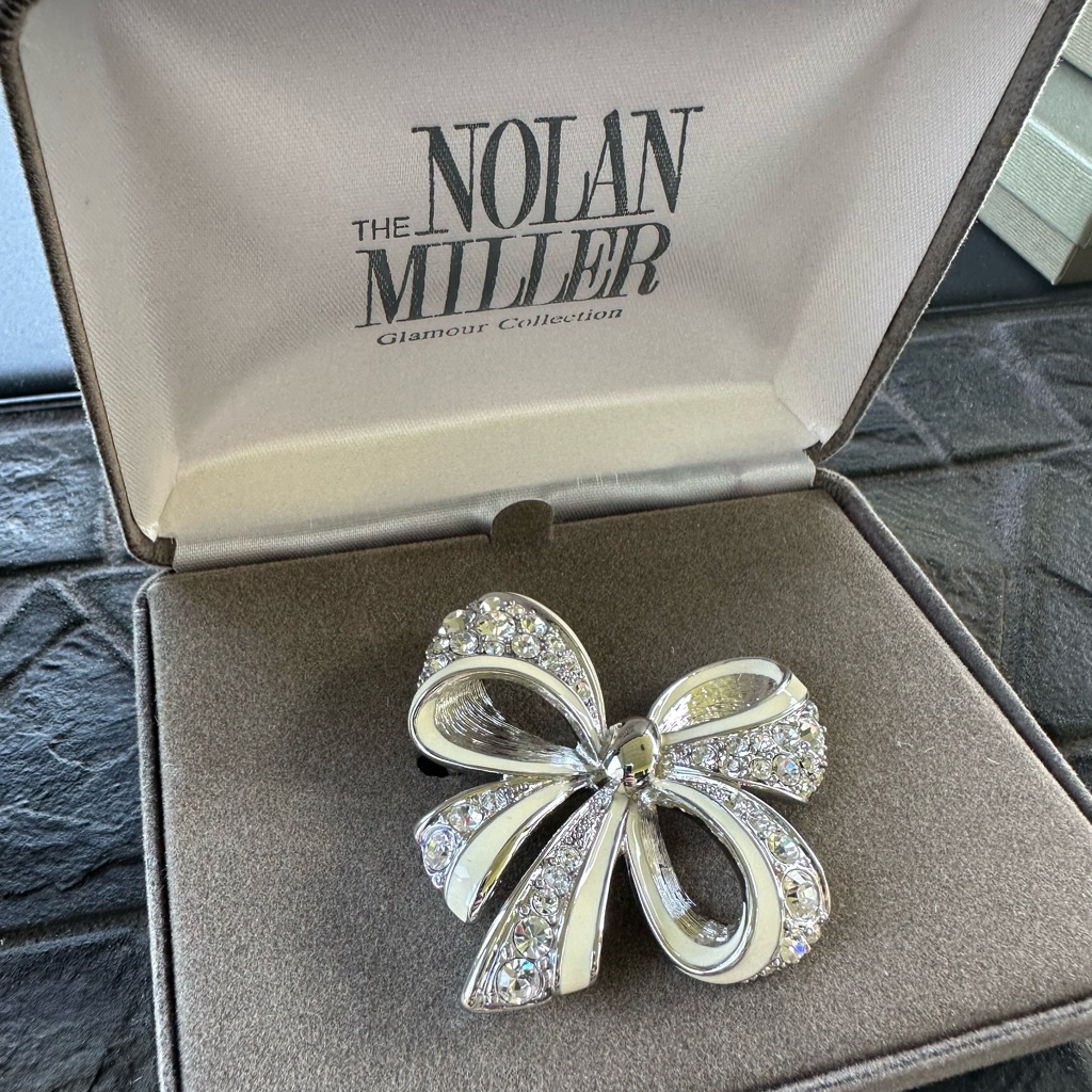 Nolan Miller Brooch 35$